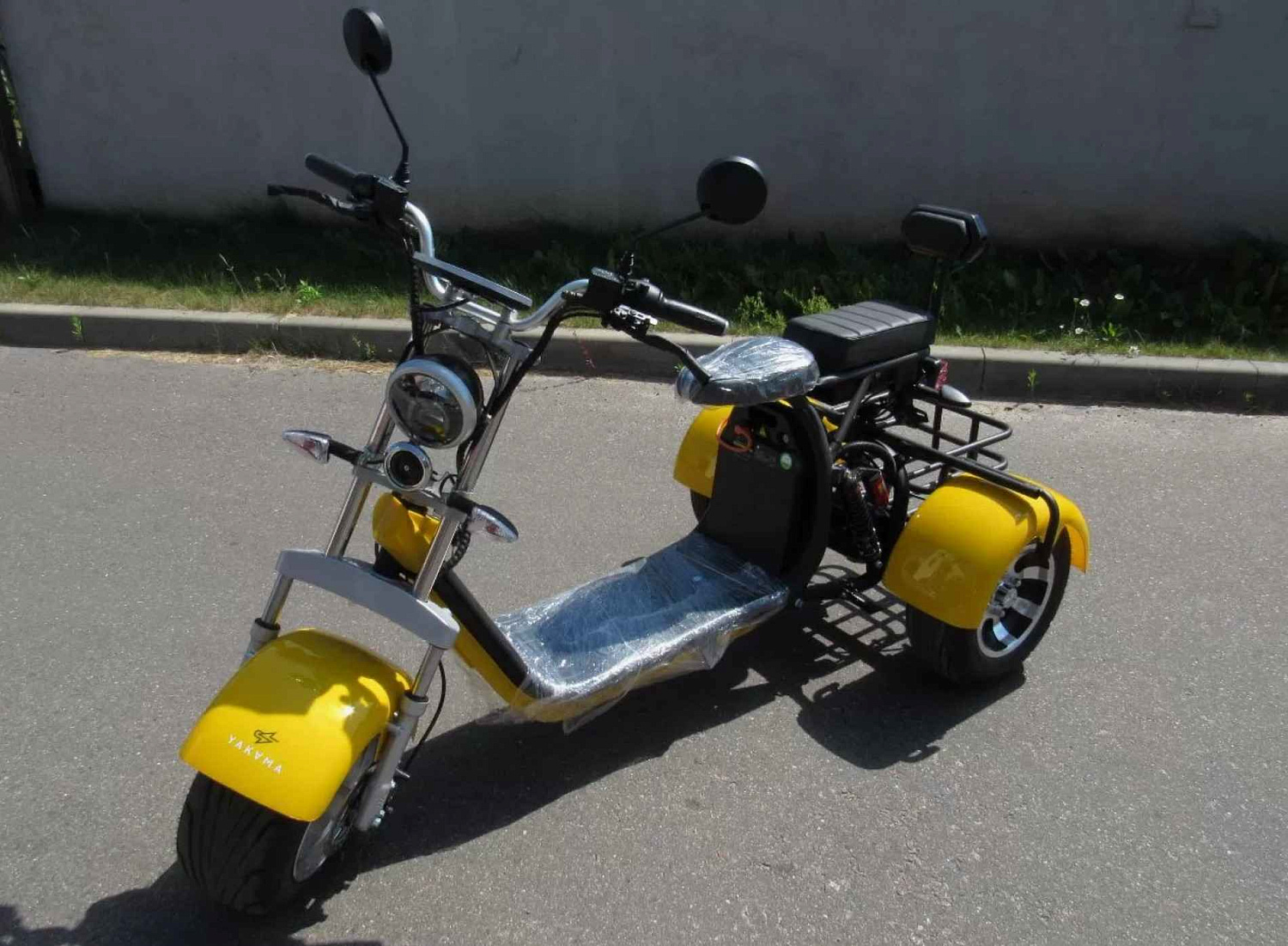 Электроскутер YAKAMA AP-H009-23 золотой